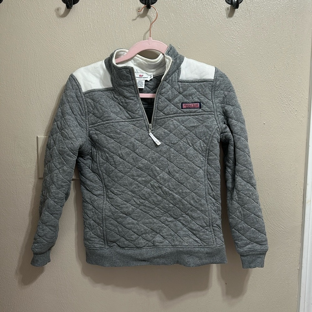 Vineyard vines pull over